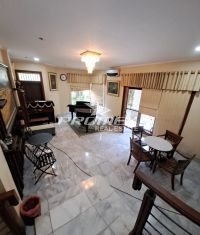 rumah-design-split-level-hook-dalam-komplek-mewah-cinere