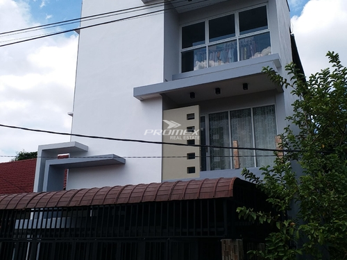 dijual-rumah-3-lantai-lengkap-kamar-bermain-anak-siap-huni