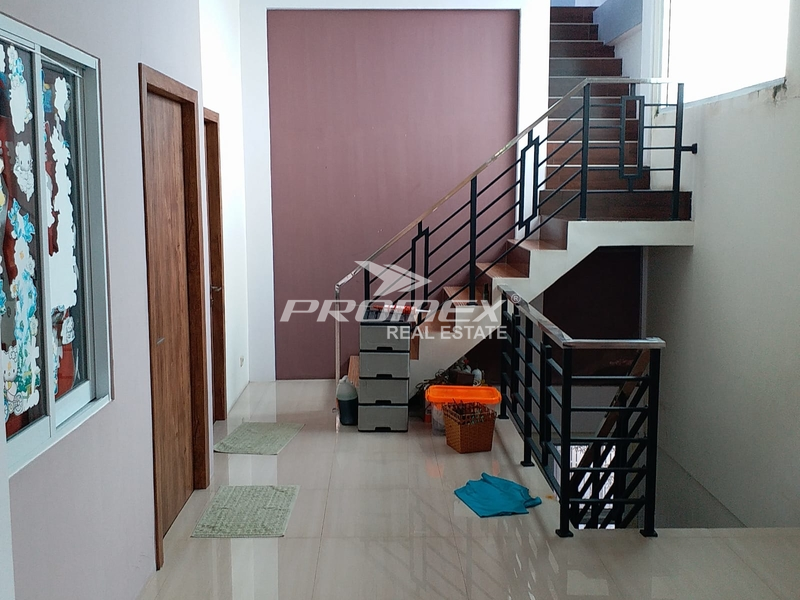 dijual-rumah-3-lantai-lengkap-kamar-bermain-anak-siap-huni