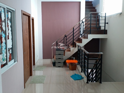 dijual-rumah-3-lantai-lengkap-kamar-bermain-anak-siap-huni