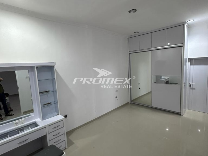 di-jual-rumah-lokasi-strategis-full-cctv-area-manulai-ii