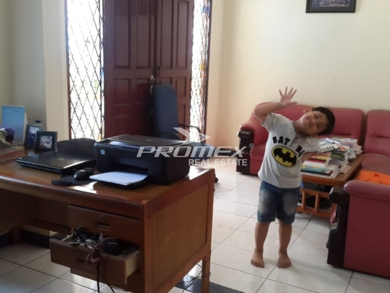 rumah-berhalaman-luas-ntuk-keluarga-di-bulaksereh