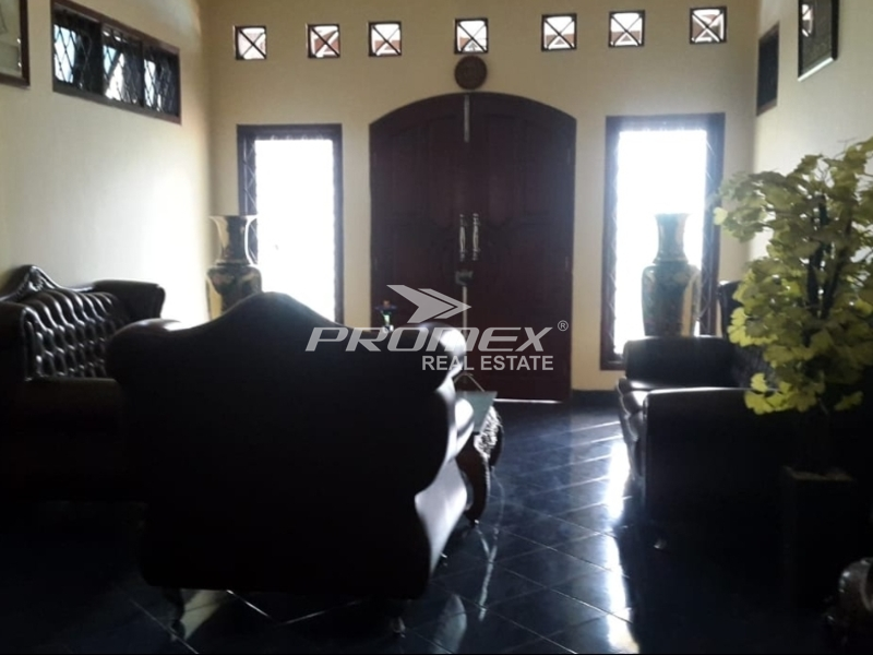 rumah-berhalaman-luas-ntuk-keluarga-di-bulaksereh