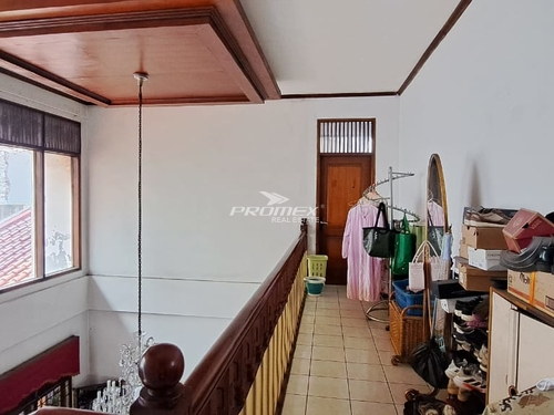 rumah-asri-2-lantai-siap-huni-lokasi-strategis-pinggir-jalan-raya-area-pancoran-jakarta-selatan