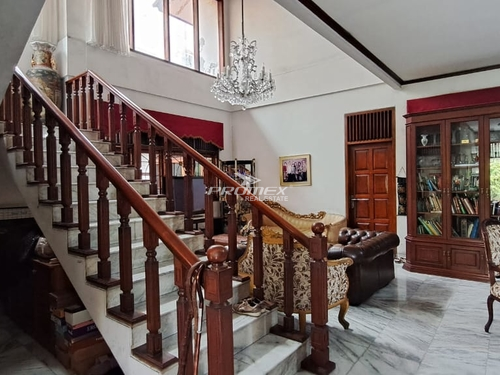 rumah-asri-2-lantai-siap-huni-lokasi-strategis-pinggir-jalan-raya-area-pancoran-jakarta-selatan
