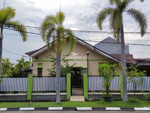 dijual-rumah-luas-posisi-hook-di-harapan-indah-bekasi