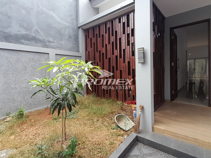 rumah-siap-huni-luas-dan-terawat-lokasi-strategis-dekat-pancoran-jakarta-selatan