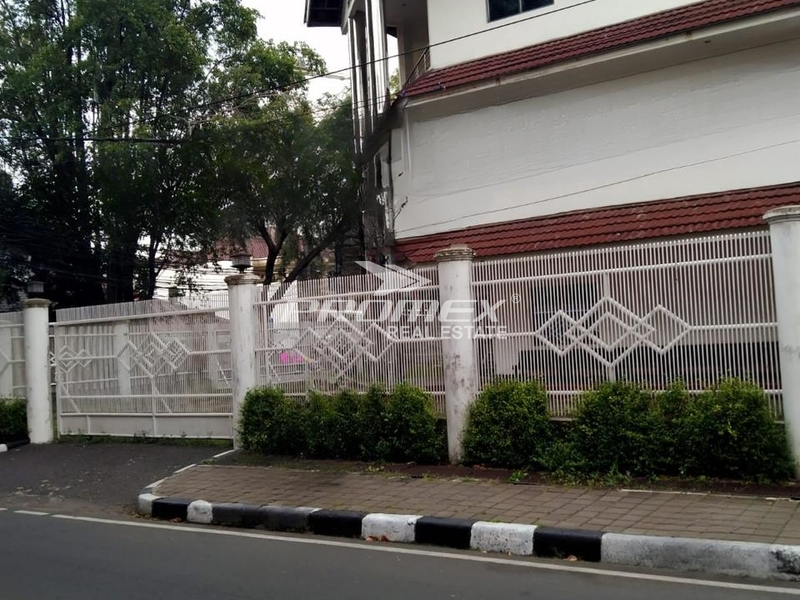 dijual-cepat-rumah-mewah-dikawasan-menteng