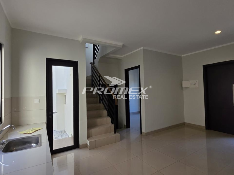 dijual-cepat-rumah-cantik-siap-huni-dikawasan-sumarecon-crown-gading