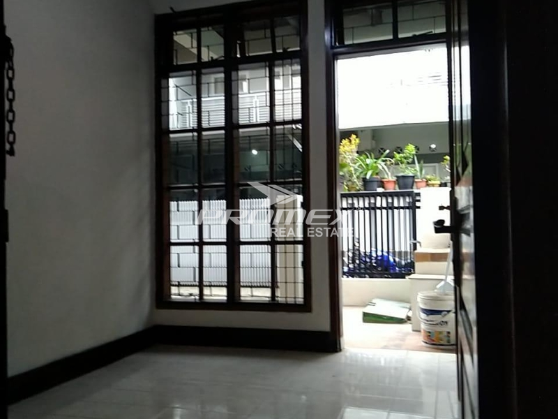 dijual-cepat-rumah-3-lantai-di-bandung