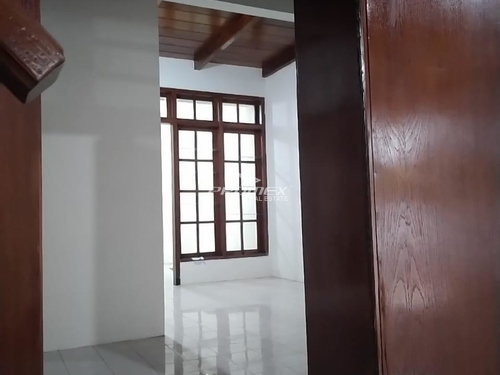 dijual-cepat-rumah-3-lantai-di-bandung