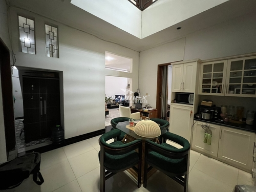 dijual-rumah-tinggal-kos-3-lantai-di-bendungan-hilir-shm-amp-potensi-income-hingga-30-juta