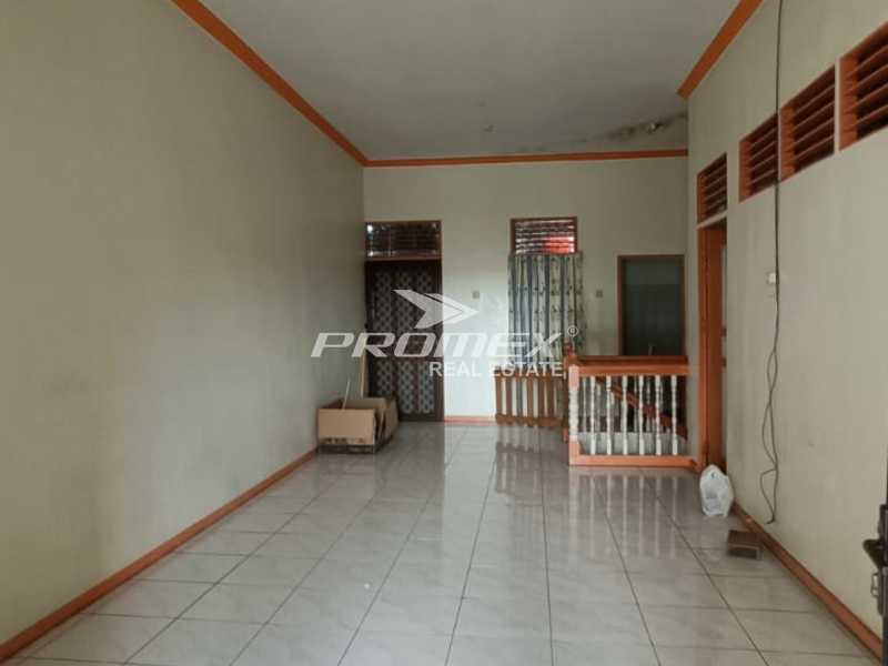 tinggal-di-tengah-kota-tanpa-ribet-rumah-2kt-garasi-shm