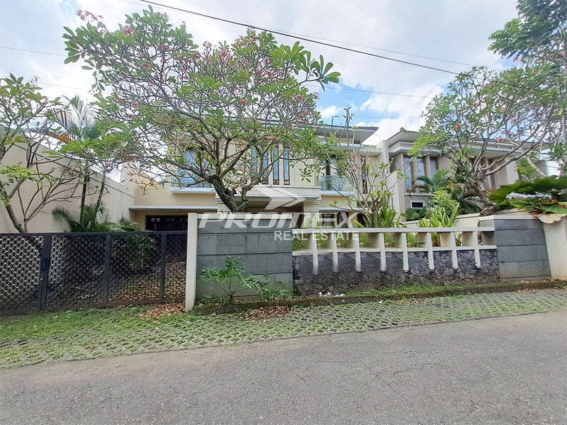 dijual-rumah-mewah-siap-huni-di-manahan-solo