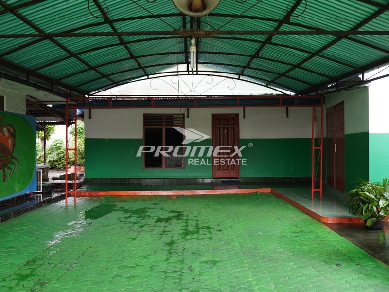 disewakan-rumah-murah-halaman-luas