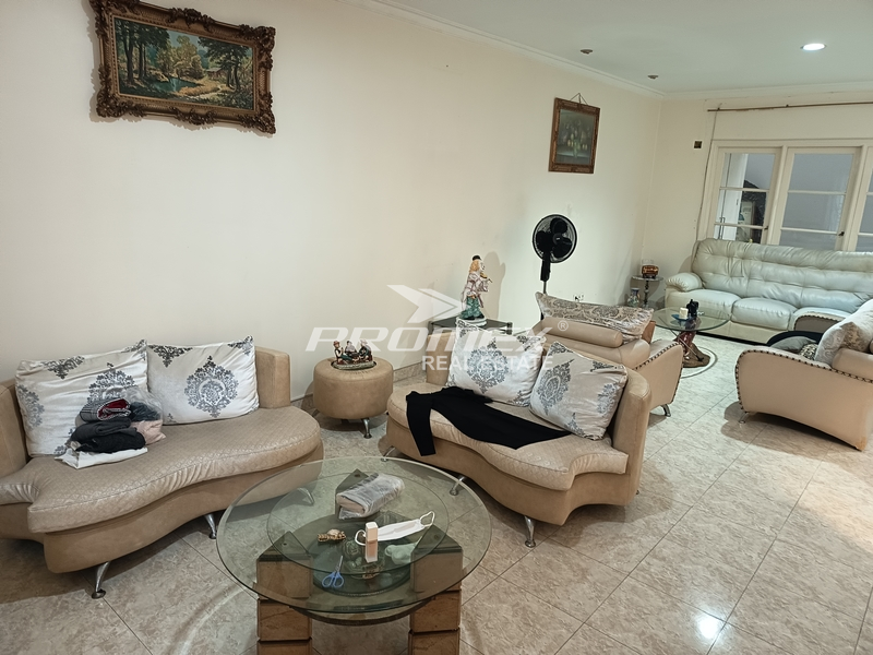 rumah-dalam-kompleks-jalan-transyogi-cibubur