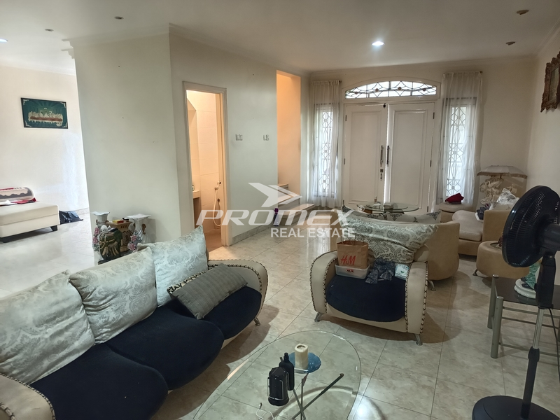 rumah-dalam-kompleks-jalan-transyogi-cibubur