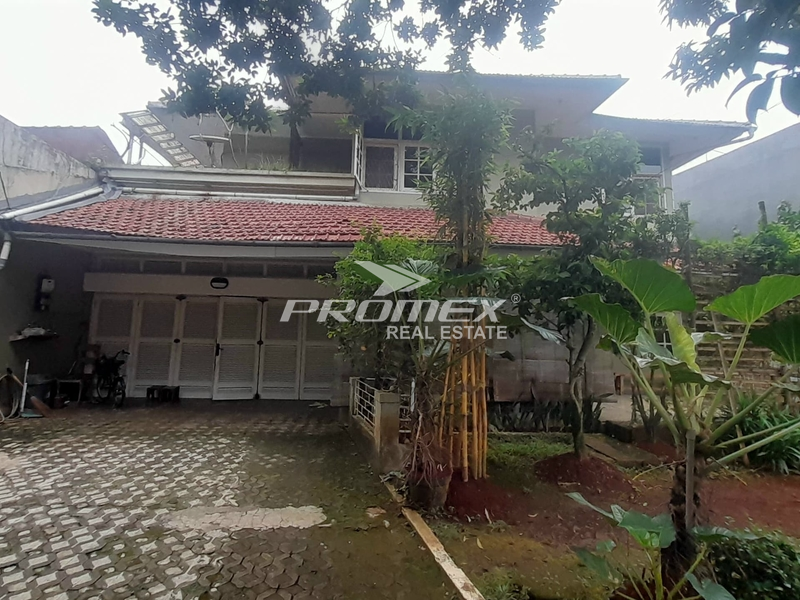 Rumah Ada Privat Pool dan Taman di Pondok Labu