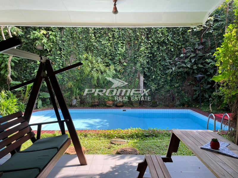 rumah-ada-privat-pool-dan-taman-di-pondok-labu