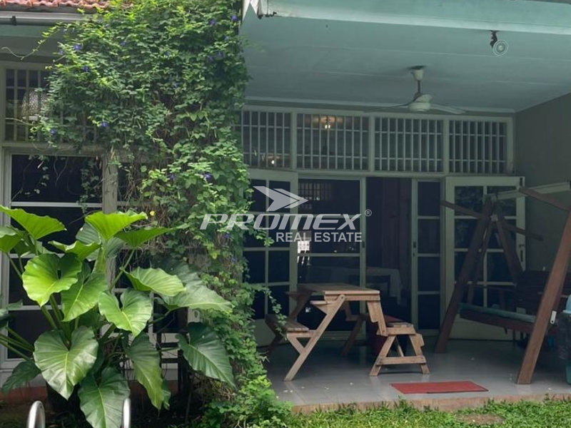 rumah-ada-privat-pool-dan-taman-di-pondok-labu