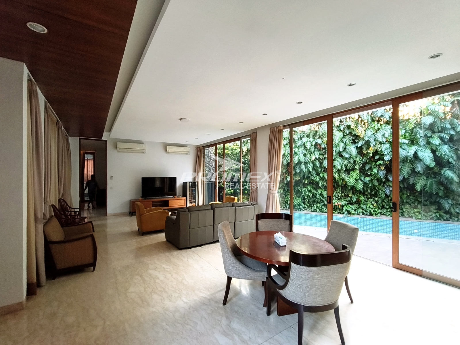 rumah-mewah-dalam-komplek-ada-privat-pool-rumah-di-patra-kuningan-dekat-bidakara
