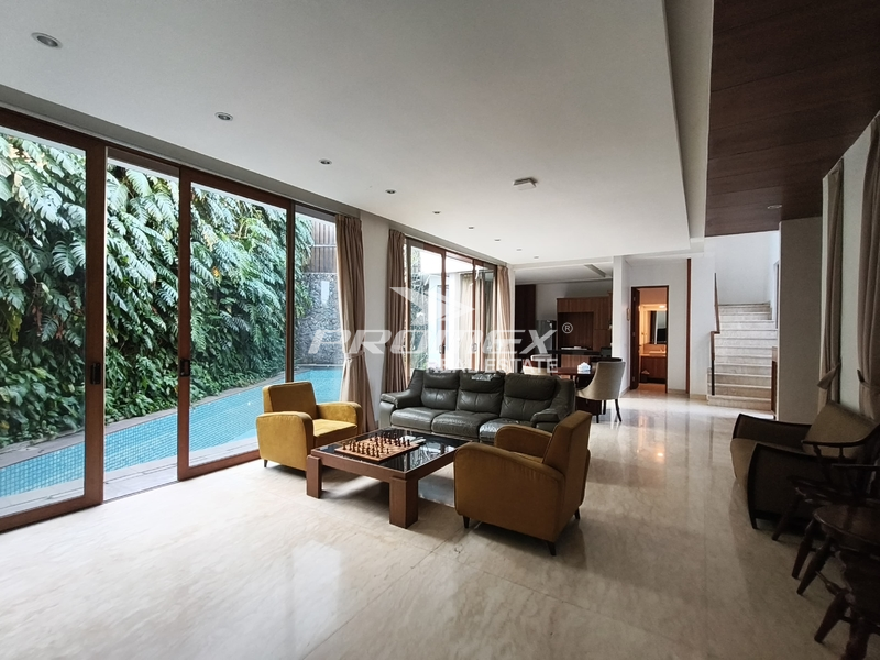 rumah-mewah-dalam-komplek-ada-privat-pool-rumah-di-patra-kuningan-dekat-bidakara