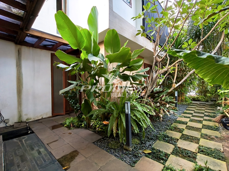 rumah-mewah-dalam-komplek-ada-privat-pool-rumah-di-patra-kuningan-dekat-bidakara