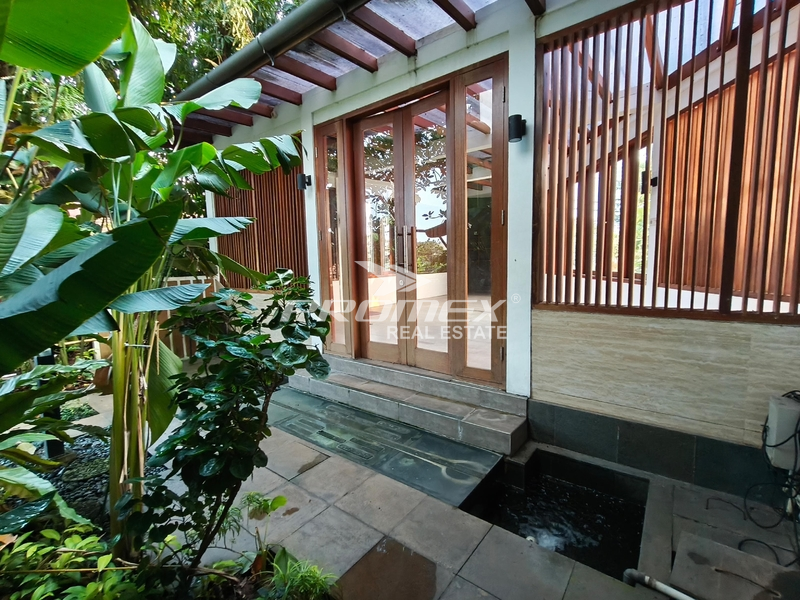 rumah-mewah-dalam-komplek-ada-privat-pool-rumah-di-patra-kuningan-dekat-bidakara