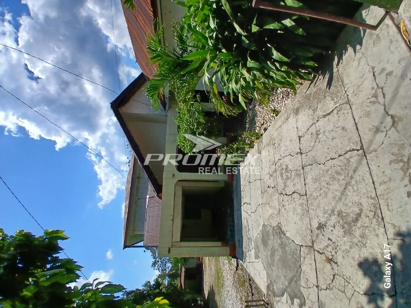 di-sewakan-rumah-lokasi-oeba-full-pagar-lengkap-ac-dan-kursi-ruang-tamu